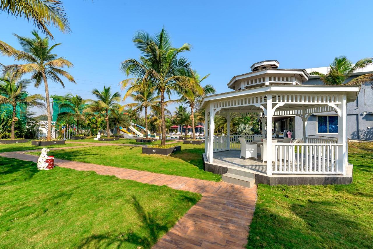 Saffronstays Palm Paradise, Kalyan Khadavli - Swimming Pool With Water Slides, Gazebo And Indoor Games Padghe Exterior foto