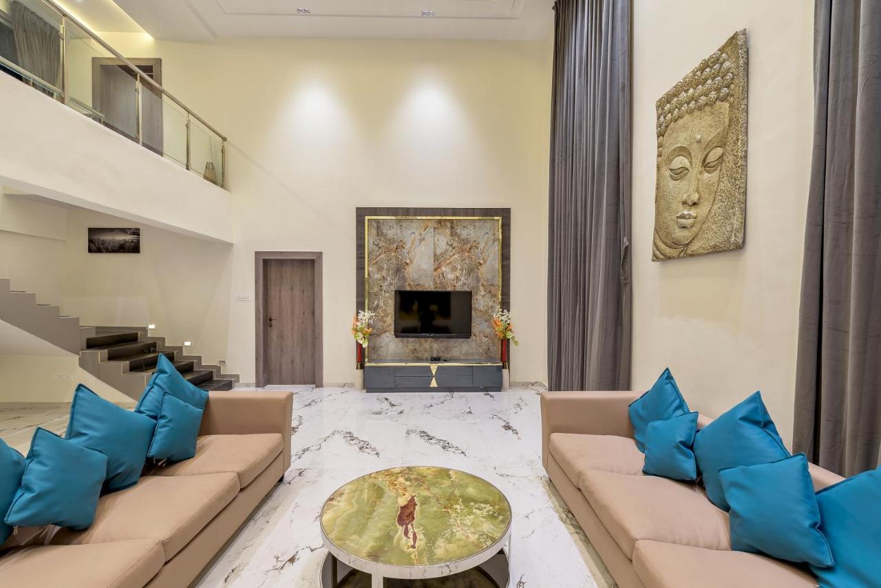 Saffronstays Palm Paradise, Kalyan Khadavli - Swimming Pool With Water Slides, Gazebo And Indoor Games Padghe Exterior foto