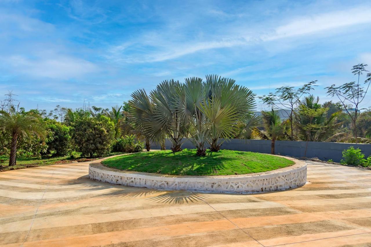 Saffronstays Palm Paradise, Kalyan Khadavli - Swimming Pool With Water Slides, Gazebo And Indoor Games Padghe Exterior foto