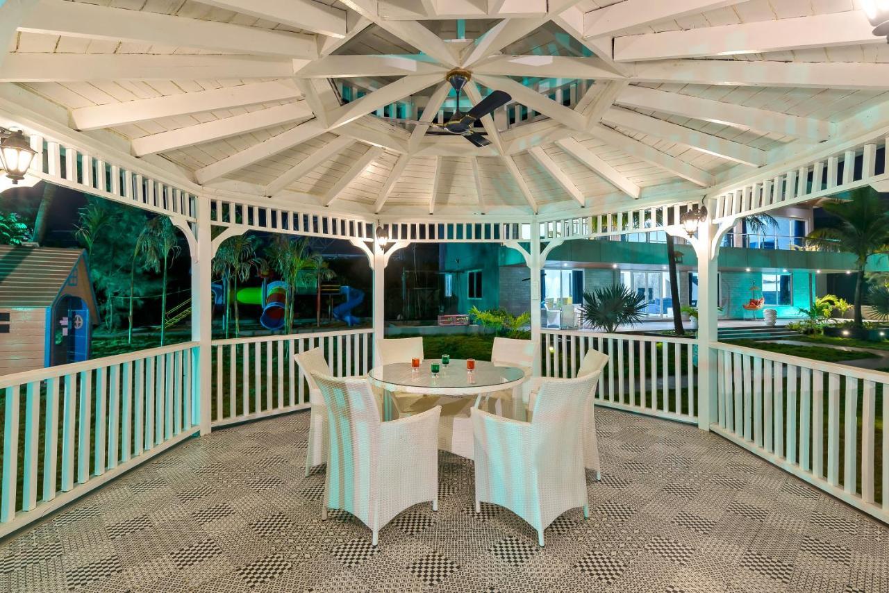 Saffronstays Palm Paradise, Kalyan Khadavli - Swimming Pool With Water Slides, Gazebo And Indoor Games Padghe Exterior foto